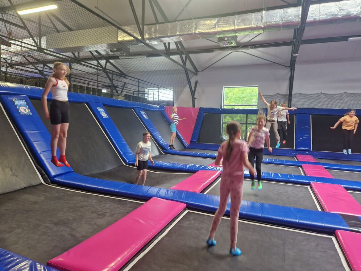Wyjazd do parku trampolin kl.4b
