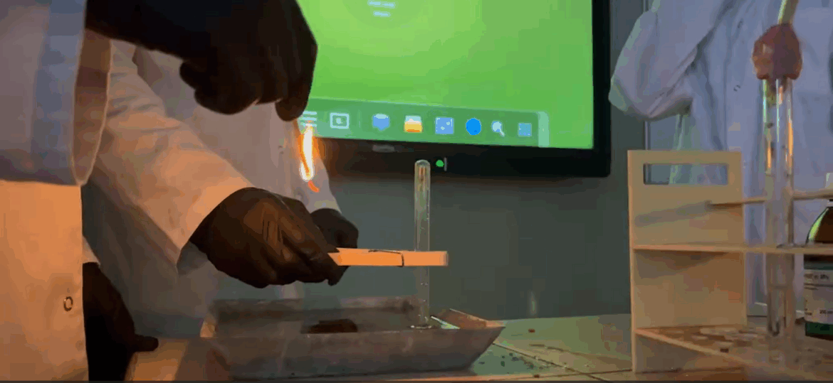 kolo chemiczne – doświadczenia z najlżejszym pierwiastkiem